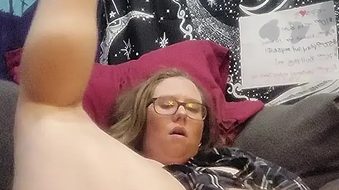 Thick White Girl Drips Wet Pussy on Camera