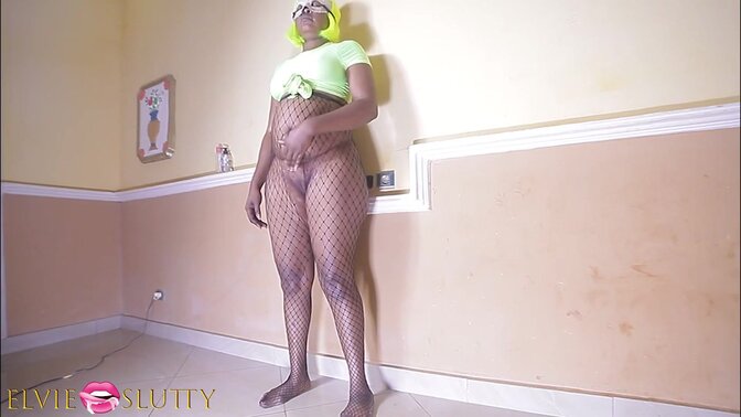 This sexy ebony girl with a big booty can't hold back any longer 