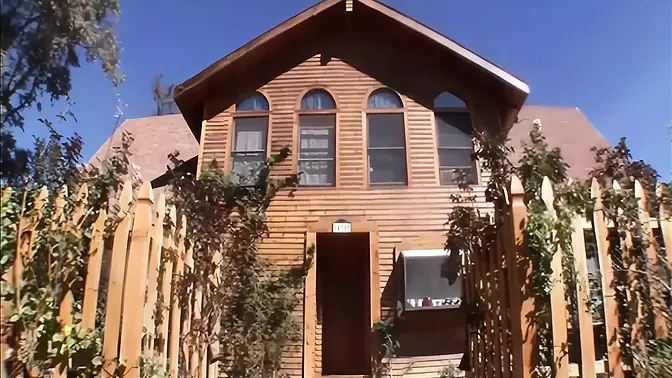 Three girls with big natural boobs in a steamy lesbian threesome