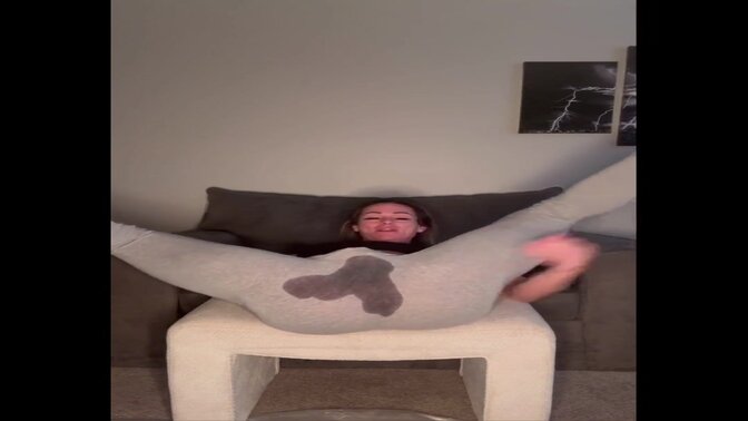 Tight wet leggings turn MILF into horny mess