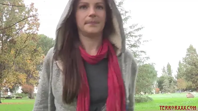 Time-traveling babe Ash Hollywood rims before taking a hard facial