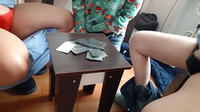 Two hot amateurs turn card game into lesbian threesome