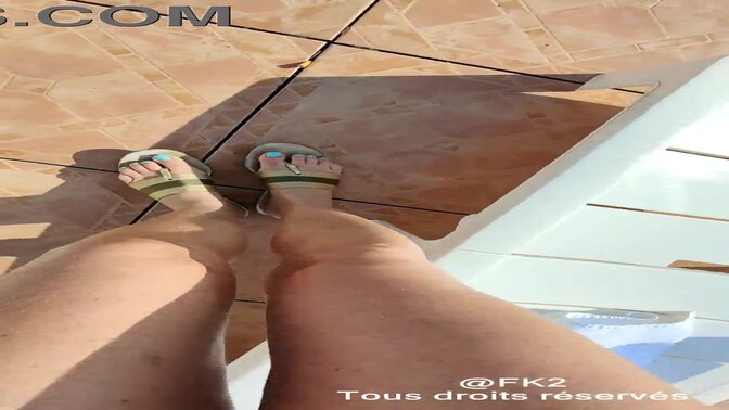 Two hot babes share lucky guy in FFM threesome