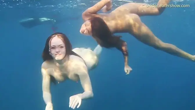 Two sexy 18-year-old girls swim naked in the ocean
