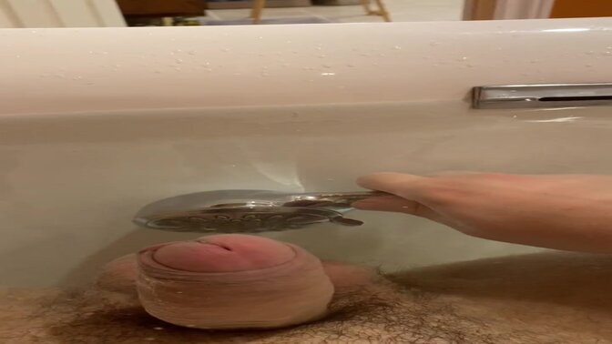 Underwater shower wank leads to pure pleasure