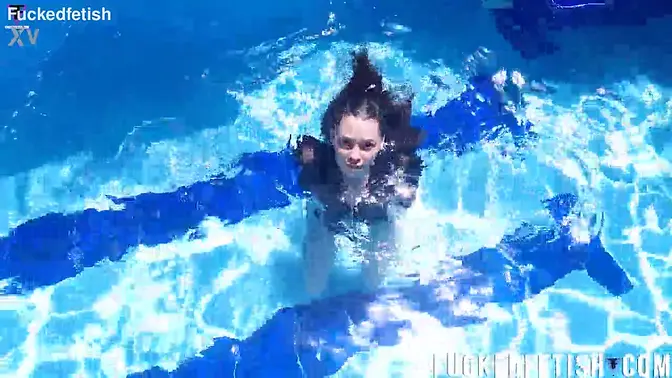 UnderwaterJessica Bunny apasionate