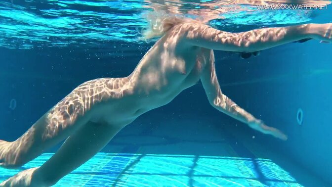 Very fit Russian babe Mary Kalisy shows off her hot body in a nude swim