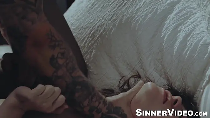 Victoria Voxxx takes throating and rough fucking from her patient