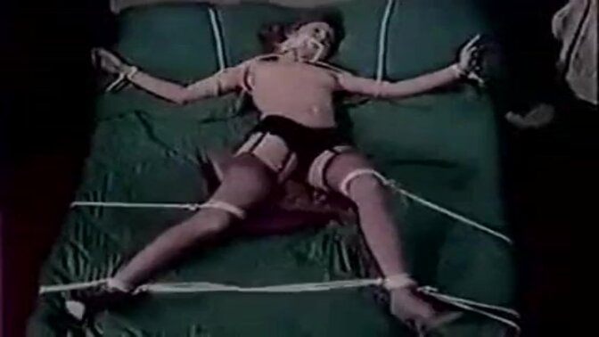 Vintage bondage clip