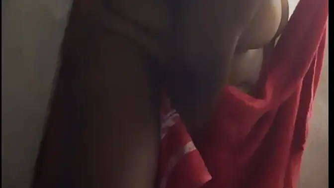 Wet and Ready: Chubby Beauty Shows Off Big Booty and Tits