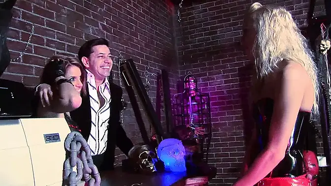 Wild blonde and brunette amateurs go nuts in a massive org