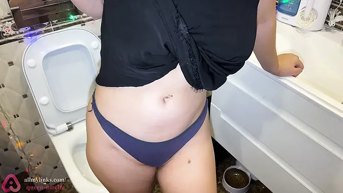 Xmas girl pees golden shower on New Year's Eve